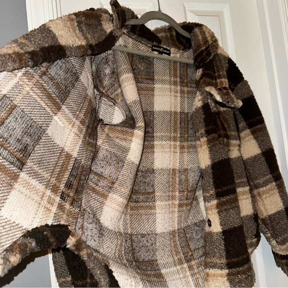 Almost Famous Brown Plaid Button-Up faux Sherpa teddy Jacket Shacket L - Picture 7 of 9